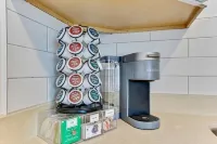 Designer 2 bd apt / 1 King Bed /blocks from U of U