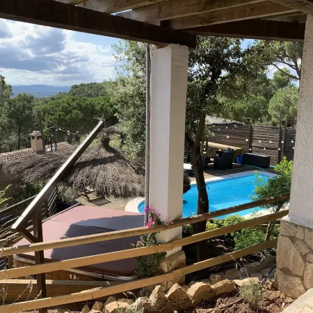 Beautiful studio/apartment with air conditioning and use of pool.