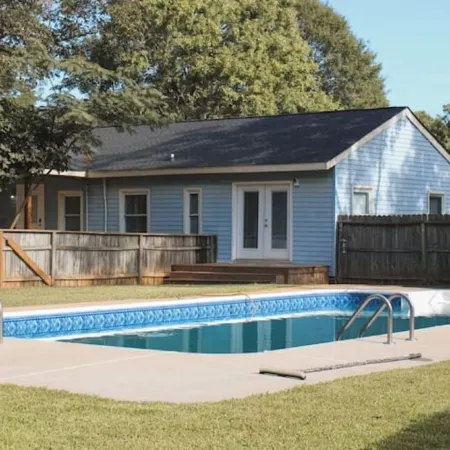 Cozy & Private home w/ in-ground pool