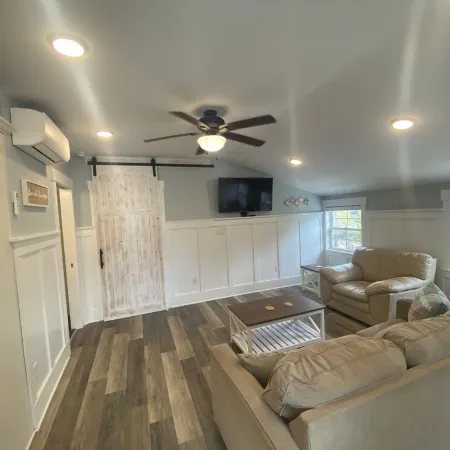 4-minute walk to beautiful Emerald Isle beach access.