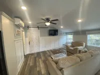 4-minute walk to beautiful Emerald Isle beach access.