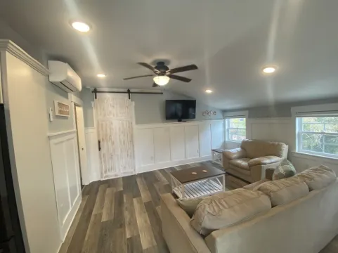 4-minute walk to beautiful Emerald Isle beach access. Hotels in Emerald Isle