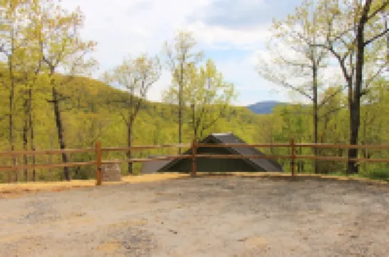 Cozy Cabin; no hurricane damage; we would love your support!