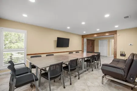 Peaceful Retreat near Lake Travis & Volente