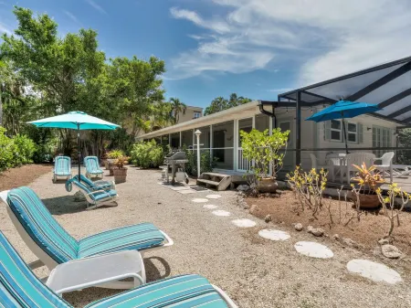 Captiva Mermaid Pool House - Beachside of Village Center