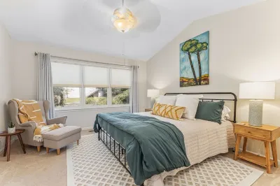 NEW Trendy Midtown Vibes Townhouse, Fenced Yard