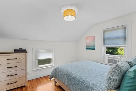 Private Beach House Retreat near Newport Отели в г. Мидлтаун