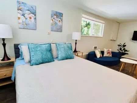 Cozy 1BR w/ Garden Oasis and Free Parking