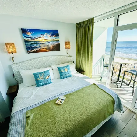 💎NEWLY REMODELED!! ISLAND TIME Honeymoon Suite Direct Oceanfront King Luxury