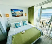 💎NEWLY REMODELED!! ISLAND TIME Honeymoon Suite Direct Oceanfront King Luxury