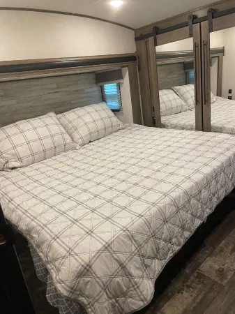 Relax on beautiful Current River in Luxury!