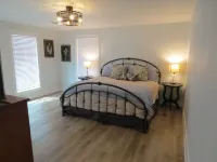 Newly remodeled townhouse with easy access to quaint, downtown Salado.