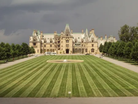 Lovely Log Cabin-15 Min to Asheville! 20 Min to Biltmore! Local breweries abound