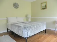 Mountain side house with game room, hot tub, firepit 1 mile from Lambertville - balcony