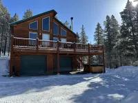 Lovely 3BR Near Town w/ Hot Tub, Stunning Views!