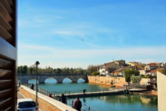 Nice,bright,with view of canal and Roman bridge,free parking-wifi-A/C