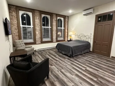 Cozy 1 bedroom apartment located in beautiful downtown New Ulm Mn. Các khách sạn gần The Putting Green, Inc