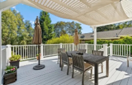 5Br Santa Cruz Beach House — Steps to Twin Lakes Beach - Deck & Yard - Sleeps 12
