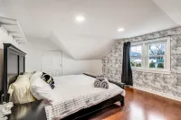 Spacious & Immaculate Dog-Friendly Gem, Near UWL, Washer/Dryer & Fire Pit! Hotels in La Crosse