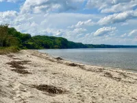 Block to Beach! Fossil Hunting, Hot Tub, Coffee Bar, Screened Deck, 1hr to DC