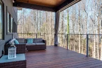 Long Range Mtn Views Next to Jump Off Rock! Ultra Modern, Very Unique Open Floor Hotels in Laurel Park