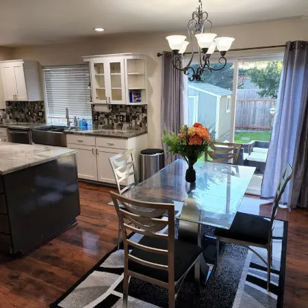 Lovely residential home in the heart of Tumwater Отели в г. Тумуотер