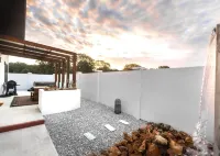 Villa near Stockton Lake with Hot Tub, Milk Way at Starburst