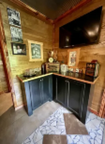 3 miles to Jack Daniels Distillery, 5 miles to Lost Creek Boat ramp