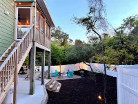 Beach Getaway Heart of E.I.- Dog Friendly Fenced yard, HotTub, FirePit, GameRoom