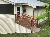 The Birdhouse...A quiet country apartment In Cosby, Tn