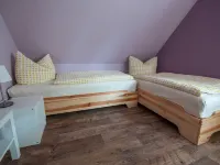 Lovingly furnished, cozy cottage in country style. Hotels in Oybin