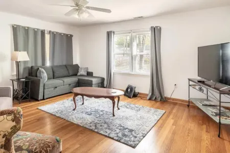 Peaceful 3BR home; 5 min walk to downtown Milford!