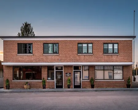 "The Old Post Office" - Mid-Century Mod Apartment in Downtown Driggs - With W/D Hotels in Driggs