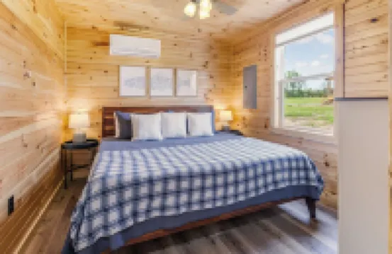 Riverfront Cabin~Firepit~Private Boat Ramp w/ river access~Dog-Friendly! Hotels in Jamestown