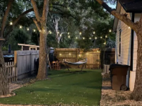New Lovely Lockhart Home with a Lawn Hotels in Lockhart