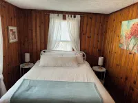 Lake Cumberland Lakeside Cabin