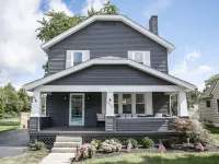 3 BR cozy + renovated walkable downtown stay Hotels in Hilliard