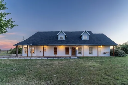 Modern 5 bedroom Farm House