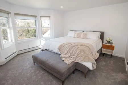 Fully Renovated Condo in Greenspring Community (Mt Snow)