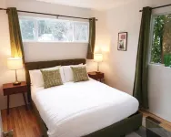 Mid-Century Modern House w/Tiki Room & Hot Tub 펜넬 크릭 트레일 헤드 주변 호텔