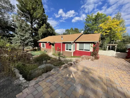 Cottage in Flagstaff's NoHo Отели рядом с достопримечательностью «Обсерватория Лоуэлла»