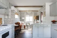 Charming Cottage on the Boise Bench. Minutes from downtown, BSU & the airport.