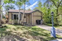 Charming Bungalow - Longmont- Nearby Lyons Pet Friendly fenced yard