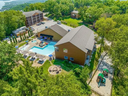 NEW! 6 BR, Pools, Hot Tub, Game Rm, Theater Rm, LAKE Views, Location, Sleeps 18