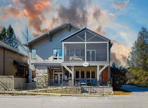 Stunning Luxury Rental steps from Main Street in Highlands NC