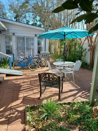 Beach & Downtown 5 Blocks, Courtyard with Grill, Full House Generator, 4 Bikes