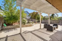 Spacious 4BR 3BA | King Bed | Private Yard | SF Bay Area Hotels near California State University, East Bay