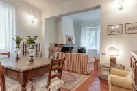 Independent villa with swimming pool and garden immersed in the Tuscan hills