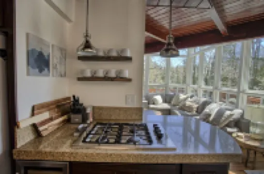 Family & Pet Friendly Cabin w/ AC in Lake Arrowhead w/ Private Lake Trail Access