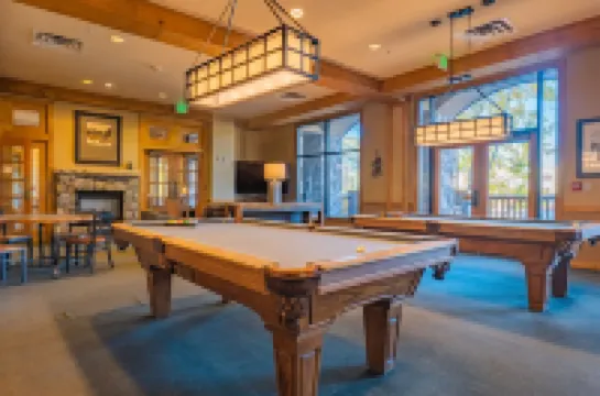 Remodeled modern ski-in/ ski-out condo in Keystone, 1 bd/1 ba, sleeps 4